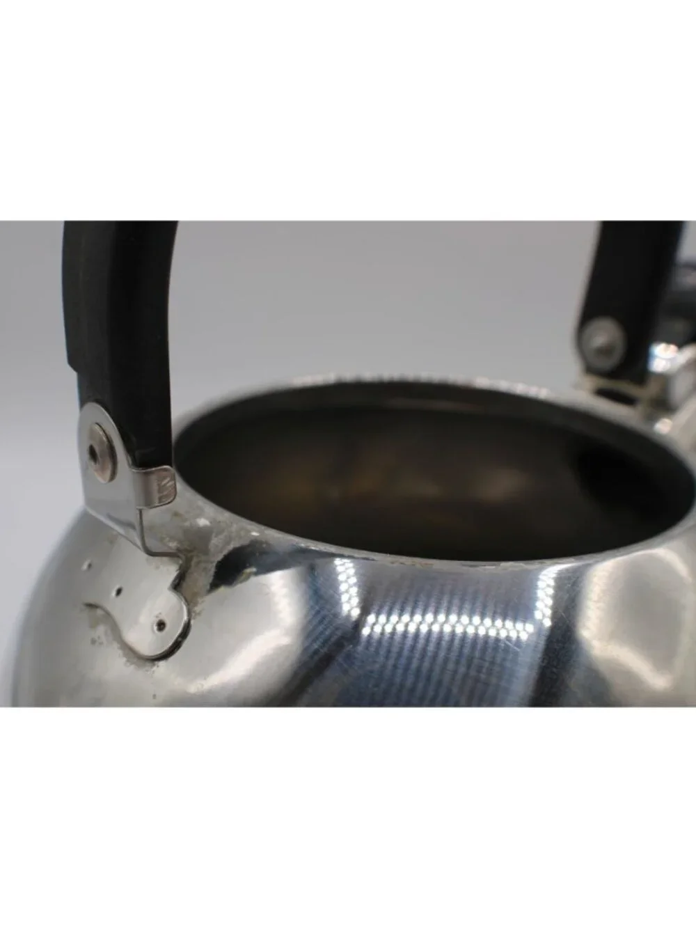 Stainless Steel Whistling Tea Kettle Black Handle Lid 2.5 Quart Vtg Thailand